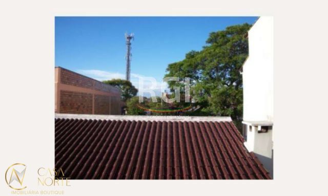 Casa à venda com 3 quartos, 185m², 3 vagas, Rua Guaracapa no bairro Santa Maria Goretti em Porto Alegre