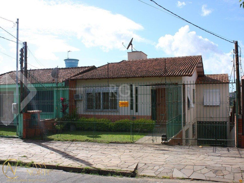 Casa à venda com 5 quartos, 246m², 1 suíte, 4 vagas, Avenida Mauricio Seligman no bairro Rubem Berta em Porto Alegre