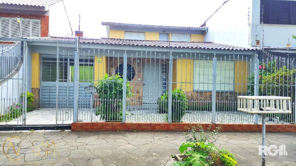 Casa à venda com 3 quartos, 160m², 5 vagas, Rua Engenheiro Ubatuba de Faria no bairro Sarandi em Porto Alegre