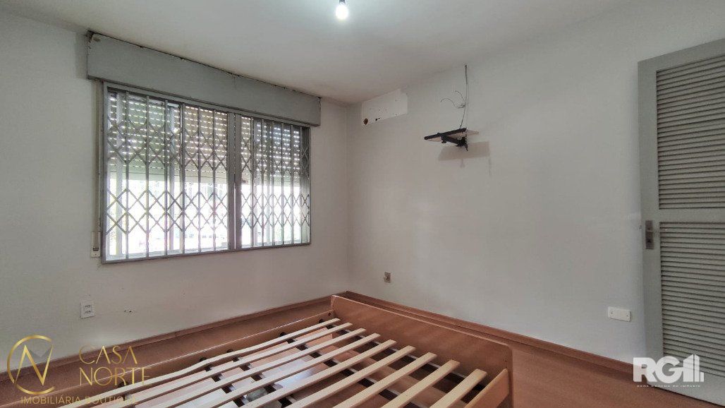 Casa à venda com 3 quartos, 160m², 5 vagas, Rua Engenheiro Ubatuba de Faria no bairro Sarandi em Porto Alegre