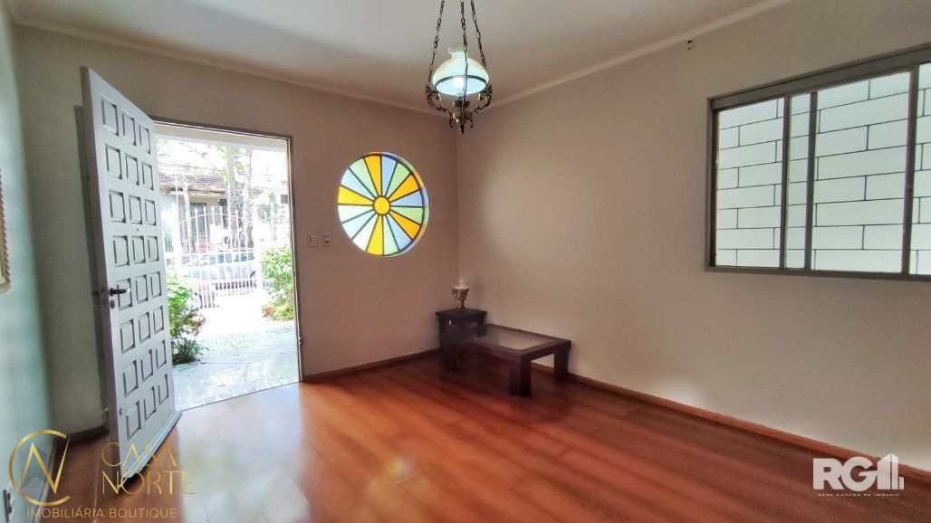 Casa à venda com 3 quartos, 160m², 5 vagas, Rua Engenheiro Ubatuba de Faria no bairro Sarandi em Porto Alegre