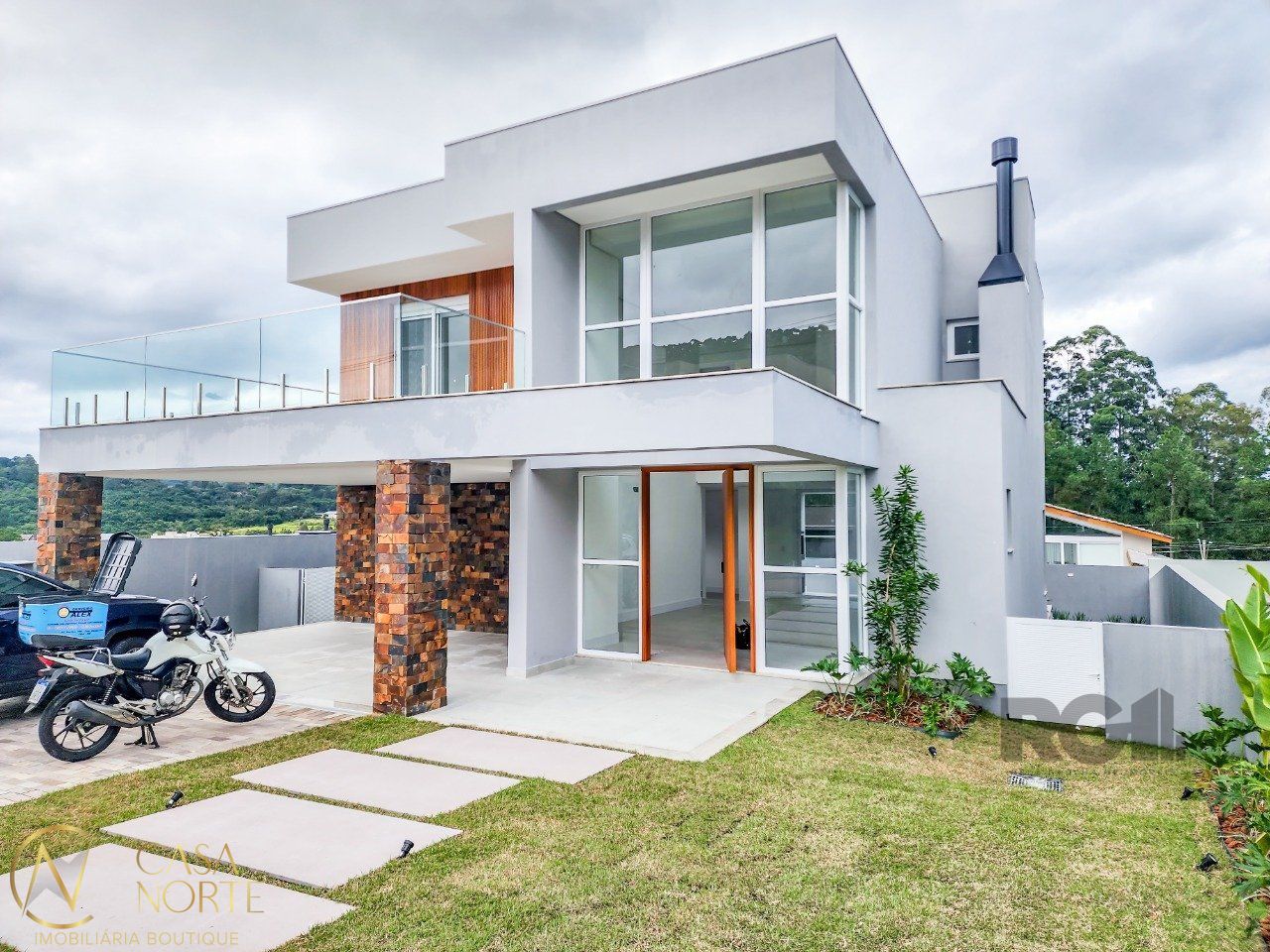 Casa de Condomínio à venda com 4 quartos, 292m², 4 suítes, 2 vagas, Estrada das Três Meninas no bairro Alphaville em Porto Alegre