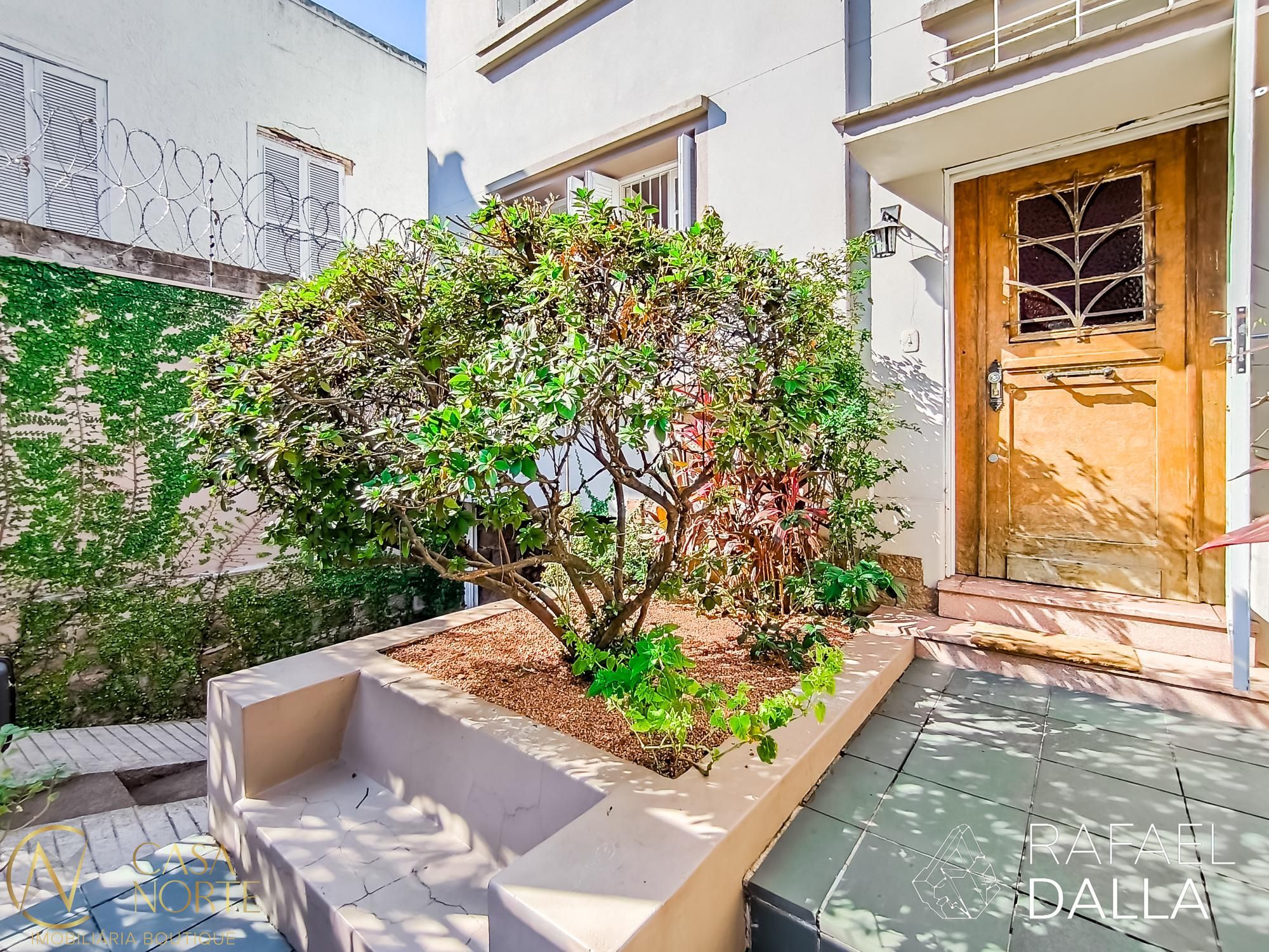 Casa à venda com 4 quartos, 210m², 1 suíte, 3 vagas, Rua Lopo Gonçalves no bairro Cidade Baixa em Porto Alegre