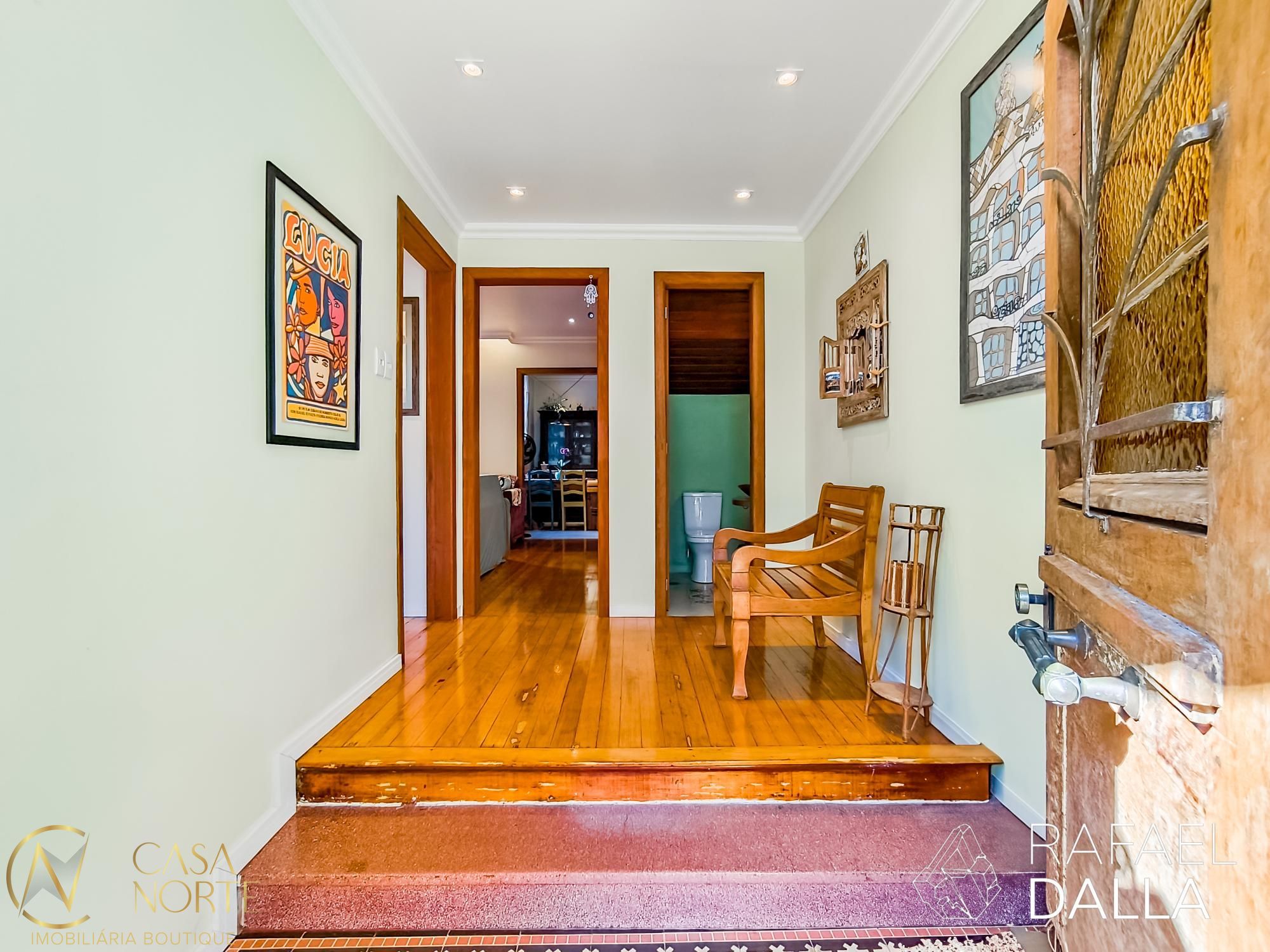 Casa à venda com 4 quartos, 210m², 1 suíte, 3 vagas, Rua Lopo Gonçalves no bairro Cidade Baixa em Porto Alegre