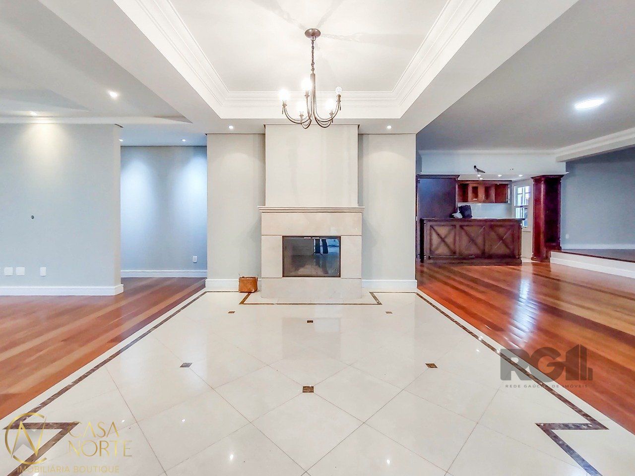 Casa à venda com 6 quartos, 500m², 5 suítes, 4 vagas, Avenida Firmino Octavio Bimbi no bairro Cavalhada em Porto Alegre