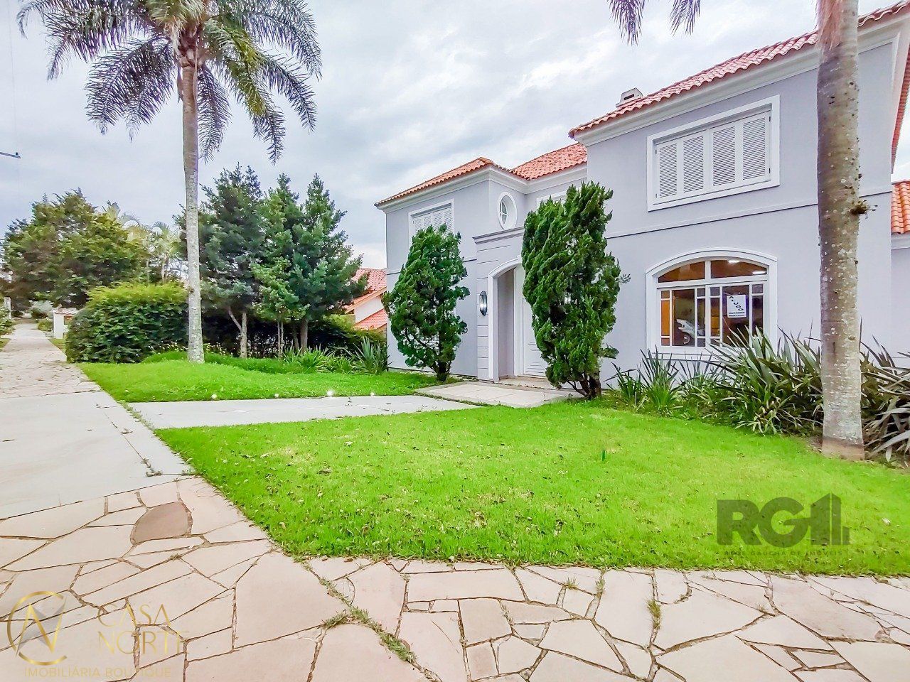 Casa à venda com 6 quartos, 500m², 5 suítes, 4 vagas, Avenida Firmino Octavio Bimbi no bairro Cavalhada em Porto Alegre