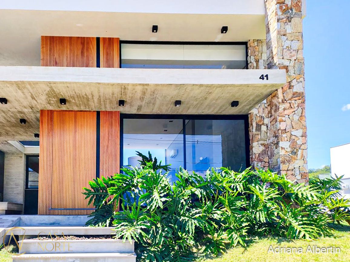 Casa de Condomínio à venda com 3 quartos, 256m², 3 suítes, 2 vagas, Estrada das Três Meninas no bairro Alphaville em Porto Alegre