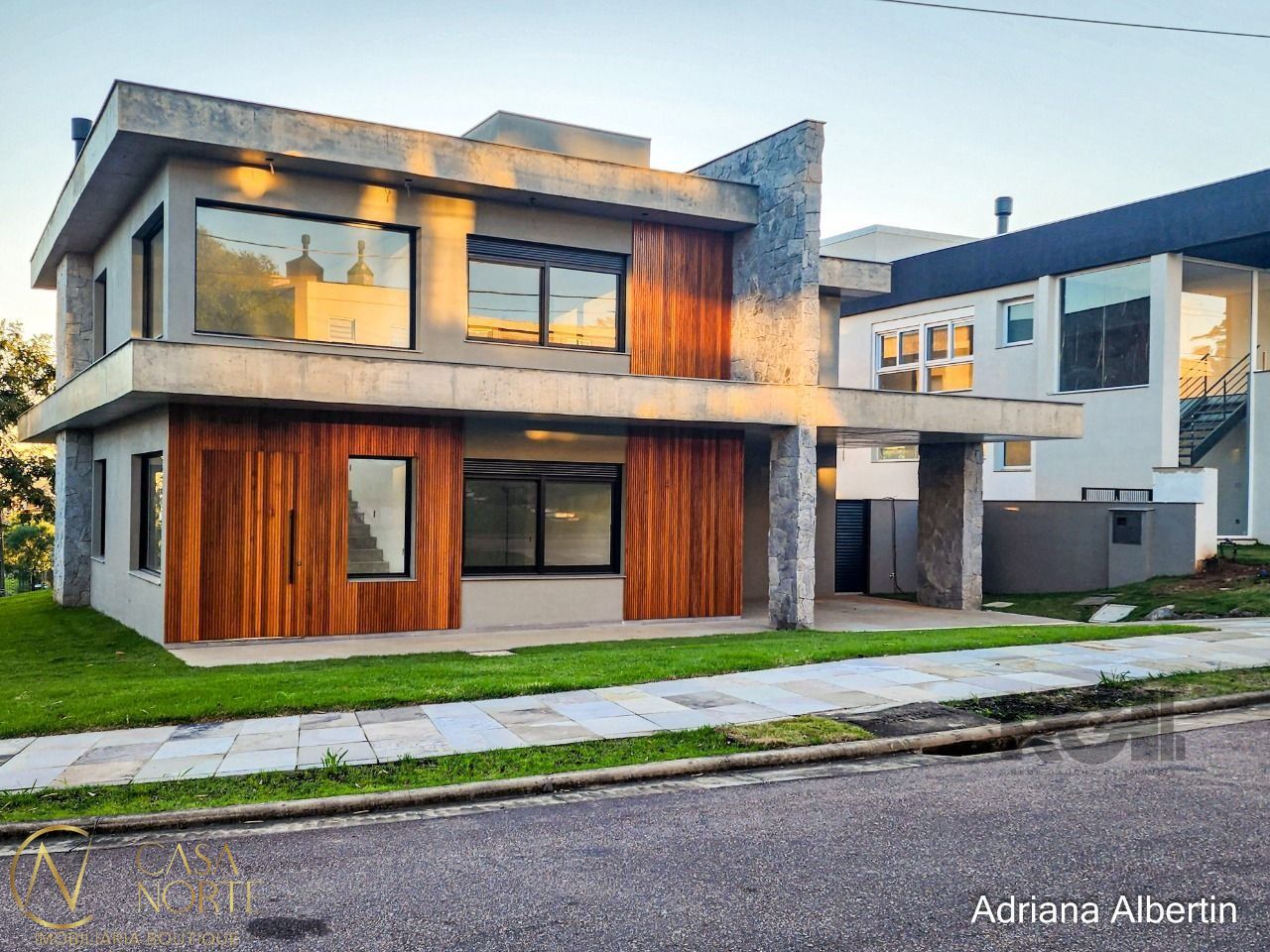 Casa de Condomínio à venda com 3 quartos, 357m², 3 suítes, 2 vagas, Estrada das Três Meninas no bairro Alphaville em Porto Alegre