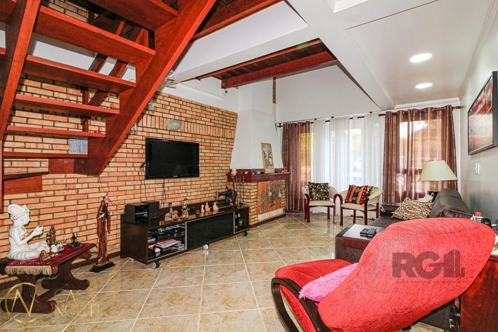 Casa à venda com 3 quartos, 177m², 1 suíte, 3 vagas, Avenida Copacabana no bairro Tristeza em Porto Alegre