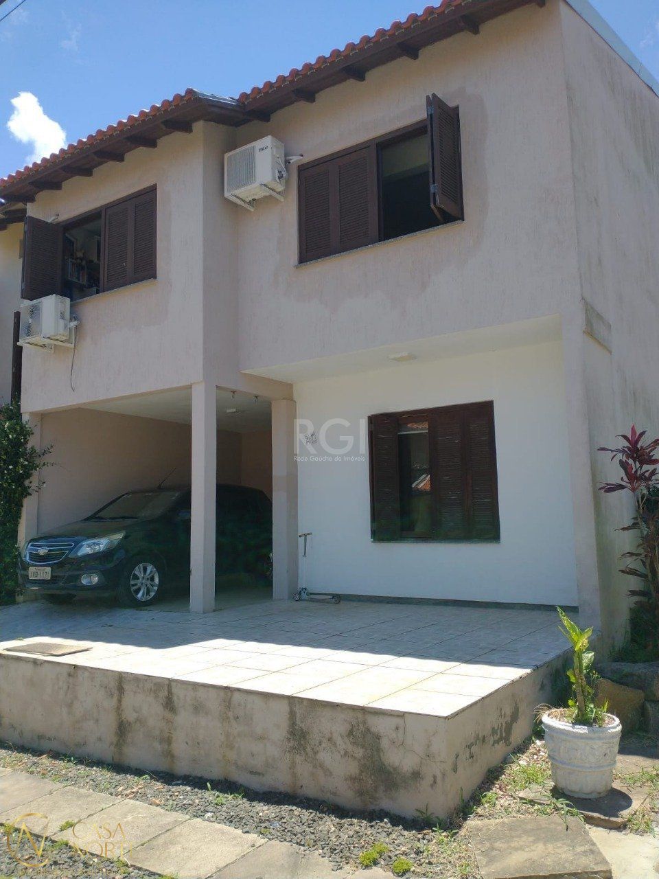 Casa de Condomínio à venda com 4 quartos, 155m², 1 suíte, 2 vagas, Rua Ponciano Pacheco da Silveira no bairro Guarujá em Porto Alegre
