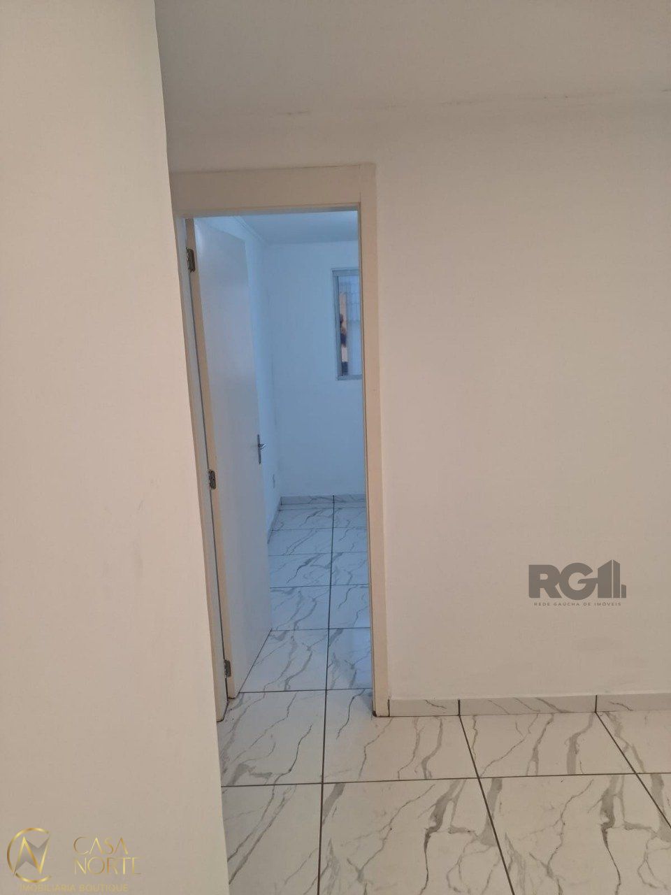 Apartamento à venda com 2 quartos, 45m², 1 vaga, Rua Império no bairro Vila Nova em Porto Alegre