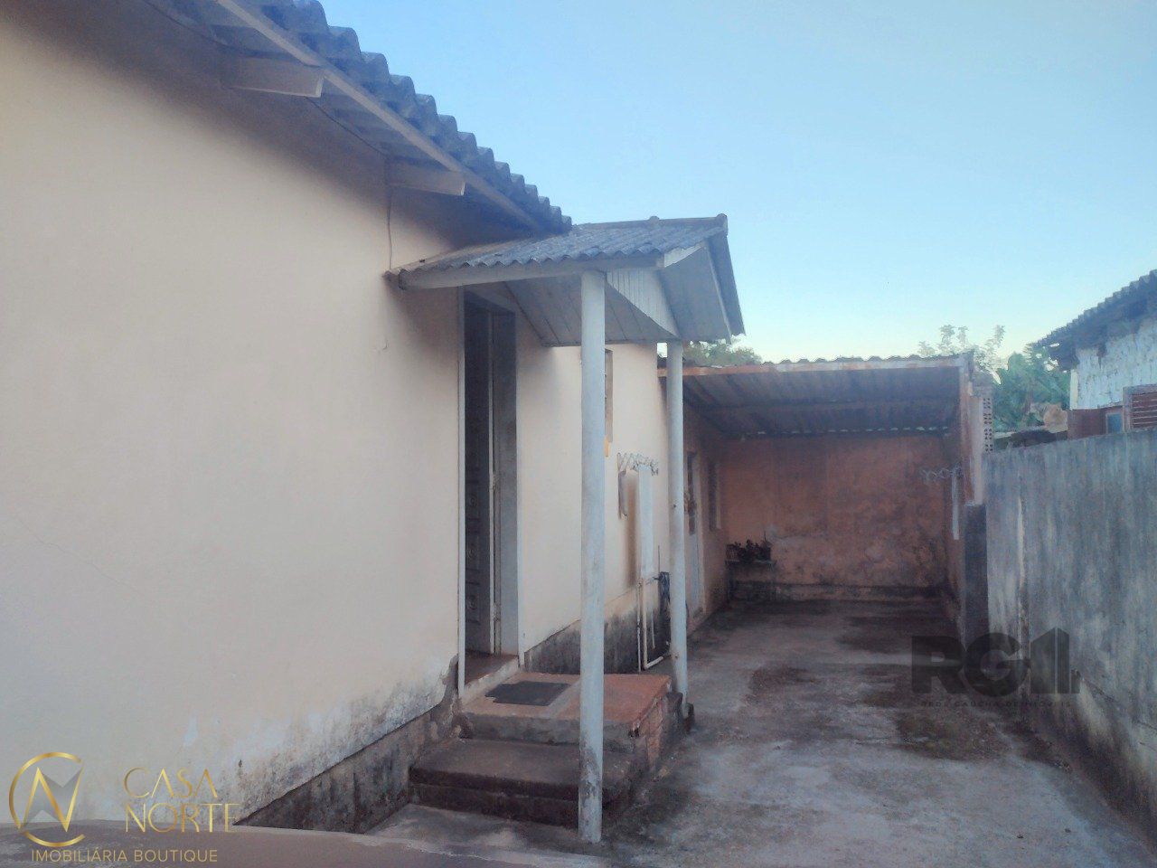 Casa à venda com 1 quarto, 128m², 2 vagas, Rua Ênio de Souza no bairro Vila Nova em Porto Alegre