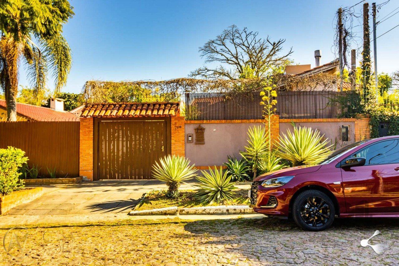 Casa à venda com 4 quartos, 200m², 3 suítes, 2 vagas, Avenida Imperial no bairro Ipanema em Porto Alegre
