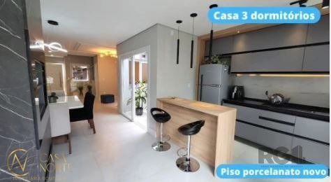 Casa à venda com 3 quartos, 147m², 1 suíte, 3 vagas, Travessa São Pedro no bairro Vila Ipiranga em Porto Alegre