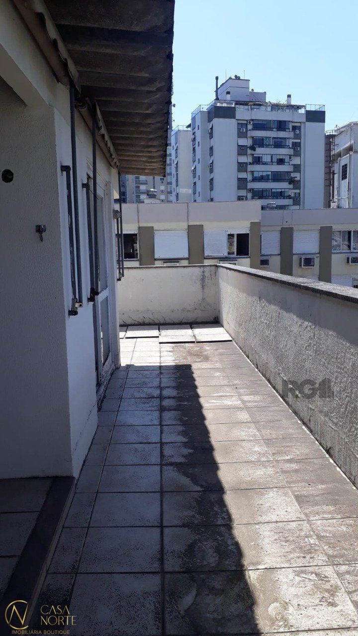 Cobertura à venda com 2 quartos, 94m², 1 suíte, 1 vaga, Avenida Lavras no bairro Petrópolis em Porto Alegre