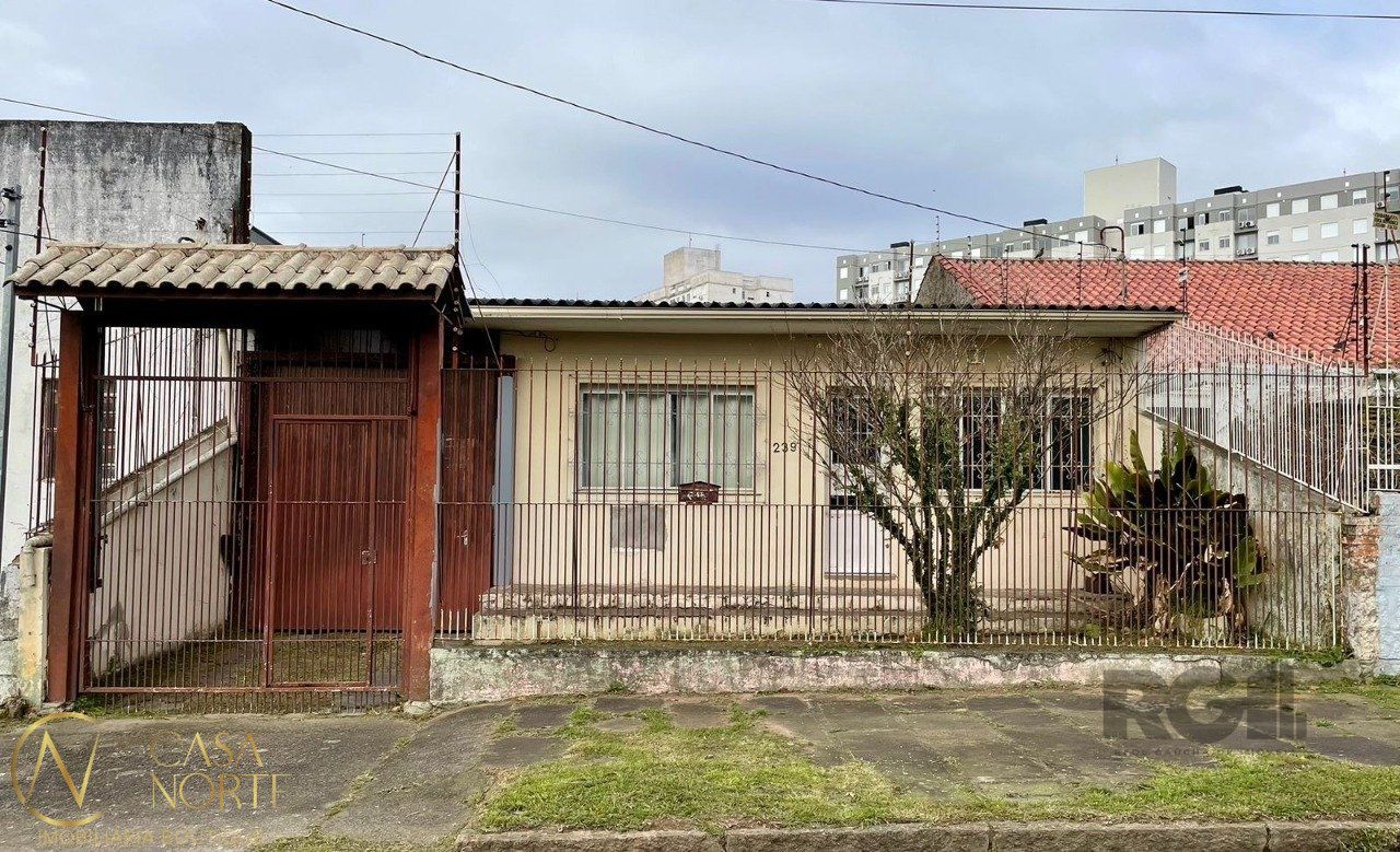 Casa à venda com 2 quartos, 154m², 5 vagas, Rua Tapirapés no bairro Sarandi em Porto Alegre