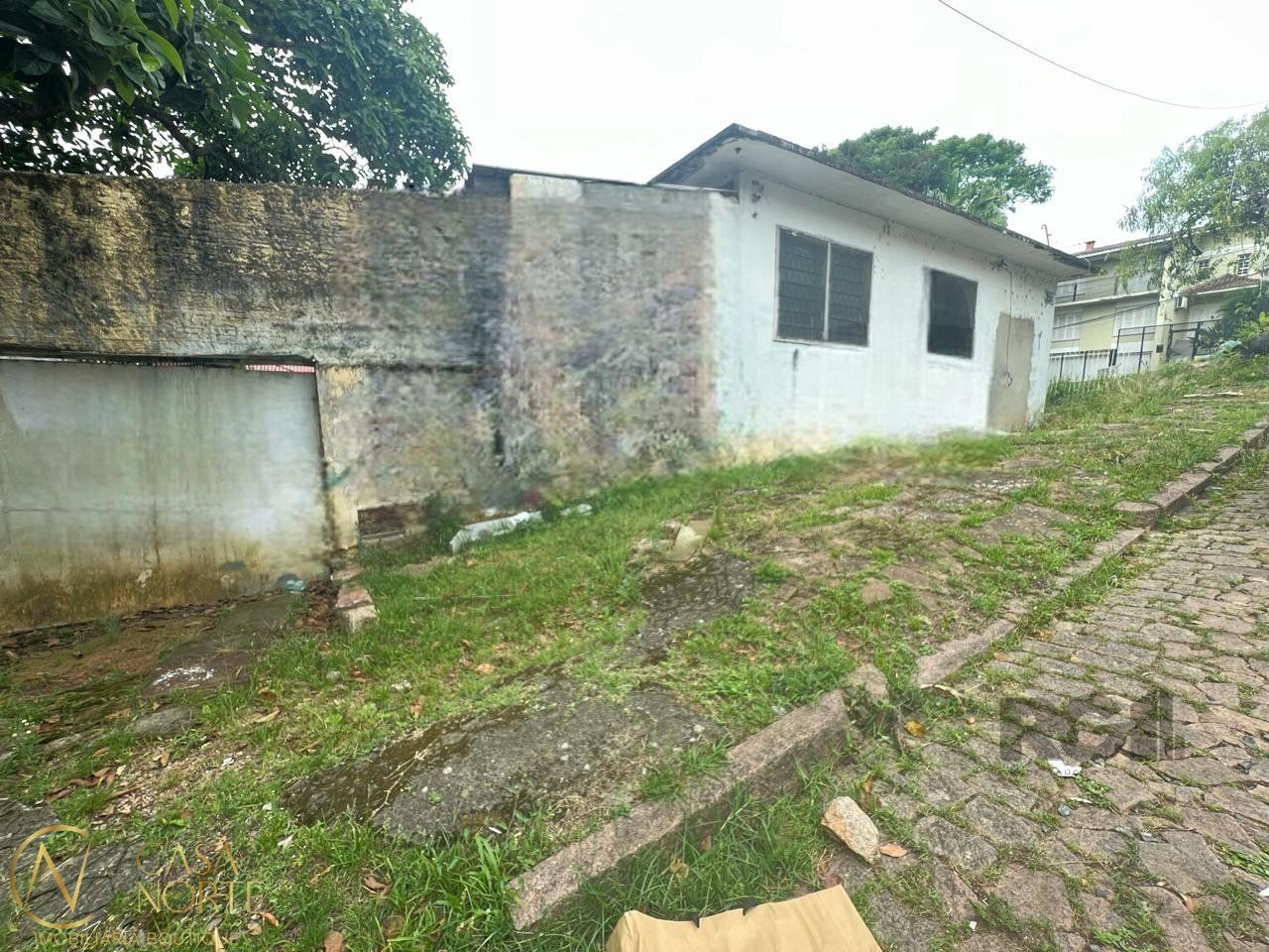 Terreno à venda  com 360m², Rua Doutor Raul Moreira no bairro Cristal em Porto Alegre