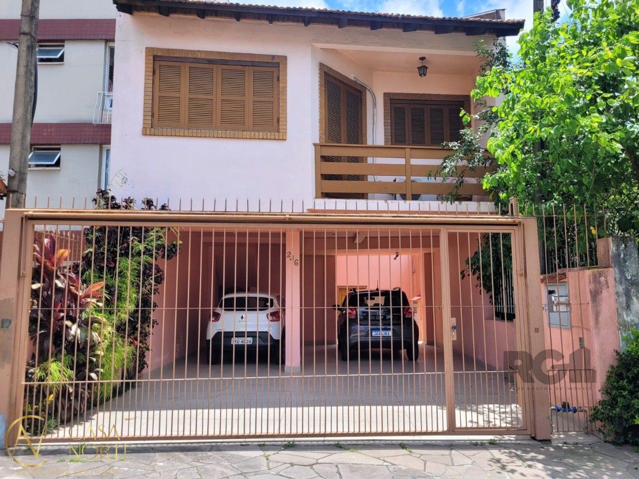 Casa à venda com 4 quartos, 220m², 2 vagas, Rua Euclydes da Cunha no bairro Partenon em Porto Alegre