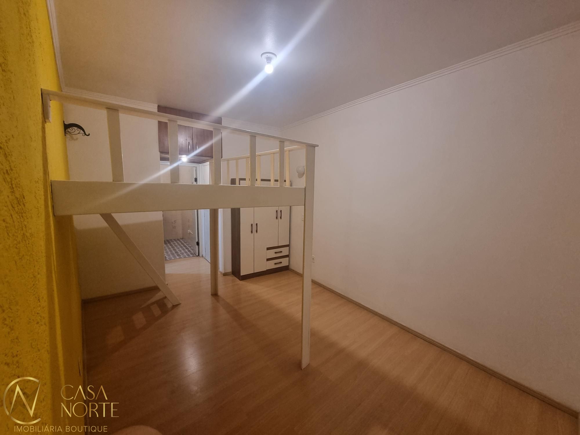Apartamento à venda com 1 quarto, 27m², Rua Santo Antônio no bairro Floresta em Porto Alegre