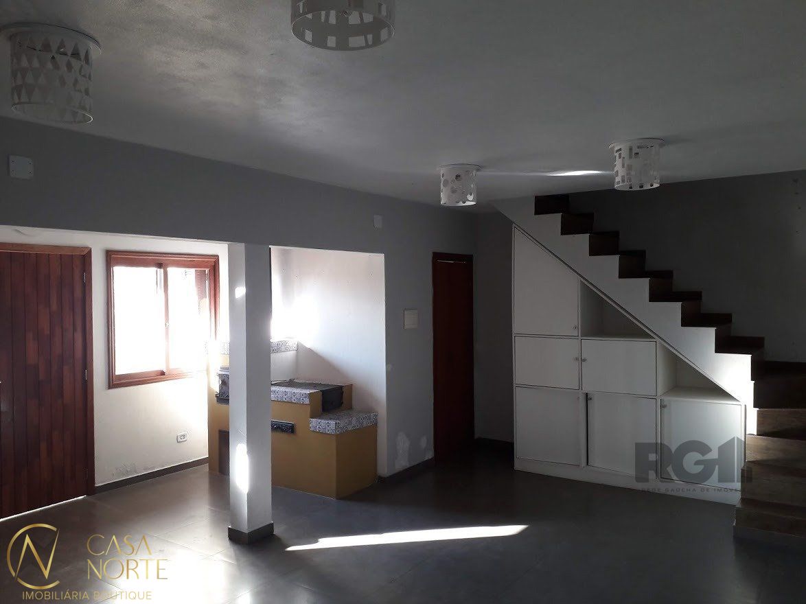 Casa à venda com 2 quartos, 80m², 1 vaga, Rua Pedro Neves Antunes no bairro Mário Quintana em Porto Alegre