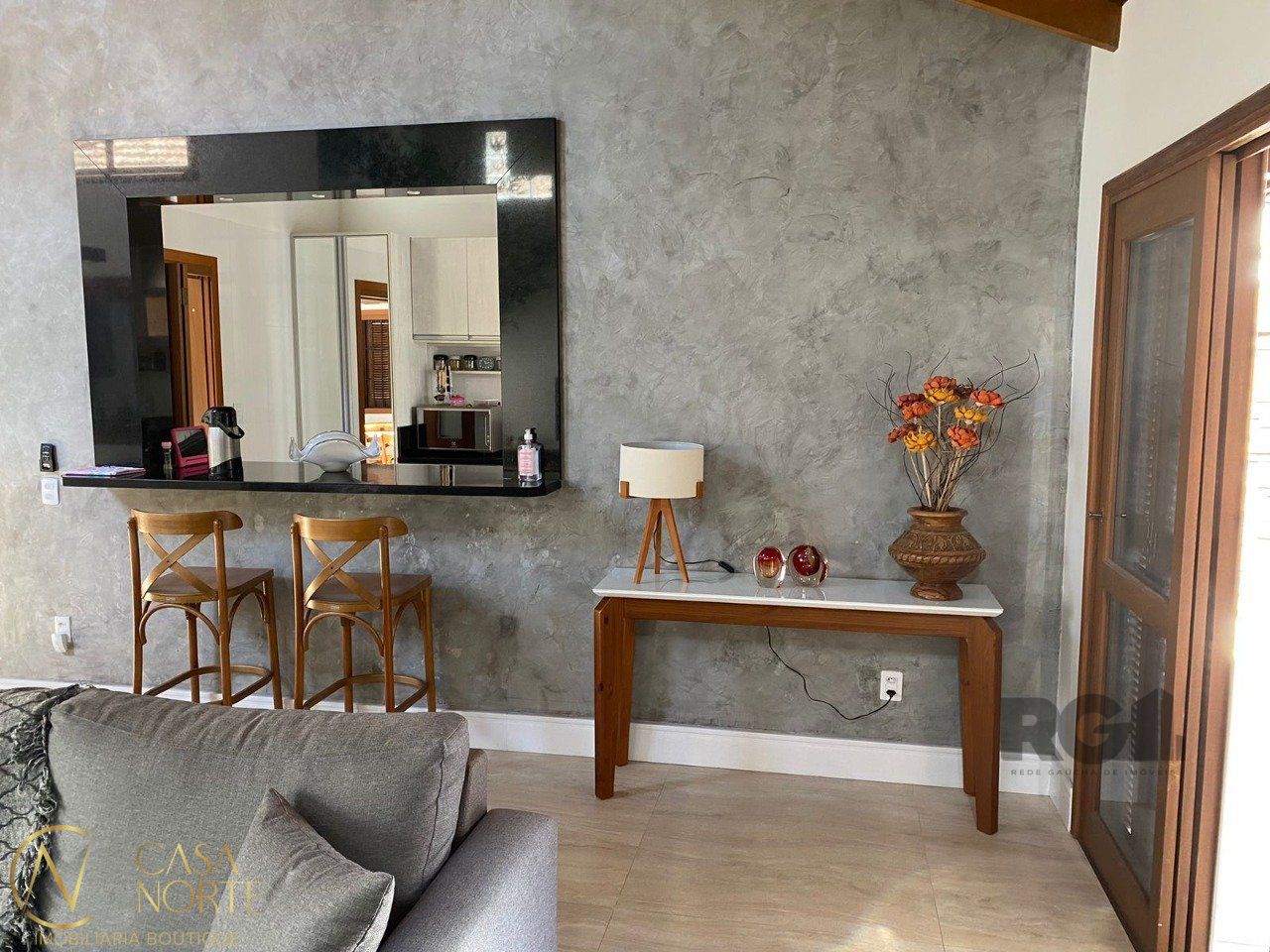 Casa à venda com 4 quartos, 220m², 3 suítes, 6 vagas, Rua Verissimo Rosa no bairro Partenon em Porto Alegre