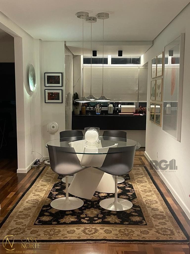 Apartamento à venda com 2 quartos, 110m², 1 suíte, Rua Professor Duplan no bairro Rio Branco em Porto Alegre