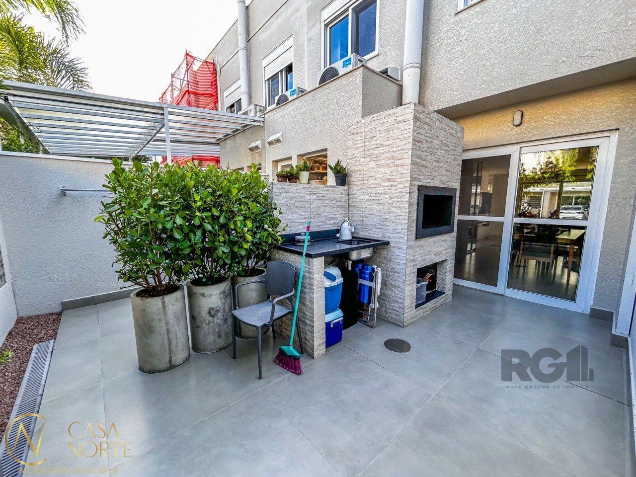 Casa de Condomínio à venda com 4 quartos, 162m², 2 suítes, 2 vagas, Estrada João Salomoni no bairro Vila Nova em Porto Alegre