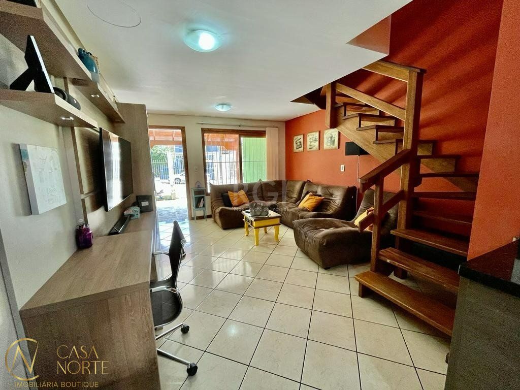 Casa à venda com 2 quartos, 100m², 1 suíte, 1 vaga, Rua Giobatta Giuseppe Petracco no bairro Vila Nova em Porto Alegre