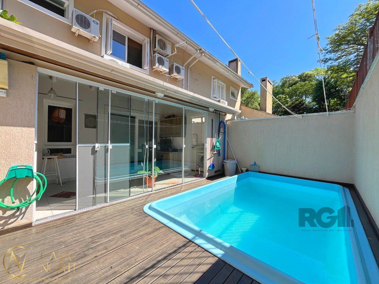 Casa de Condomínio à venda com 3 quartos, 134m², 1 suíte, 2 vagas, Rua Costa Lima no bairro Nonoai em Porto Alegre