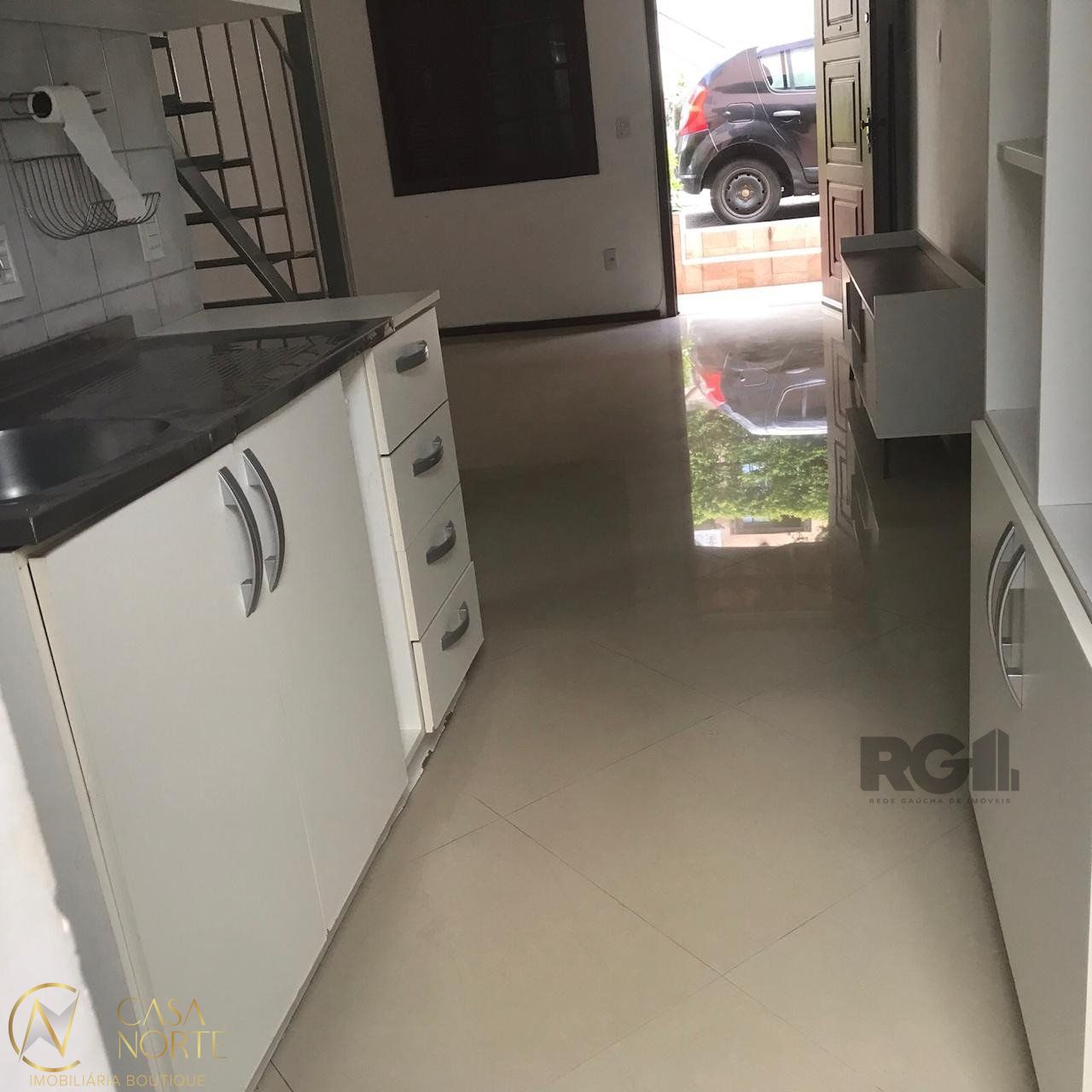Casa de Condomínio à venda com 2 quartos, 72m², 1 vaga, Avenida Monte Cristo no bairro Vila Nova em Porto Alegre