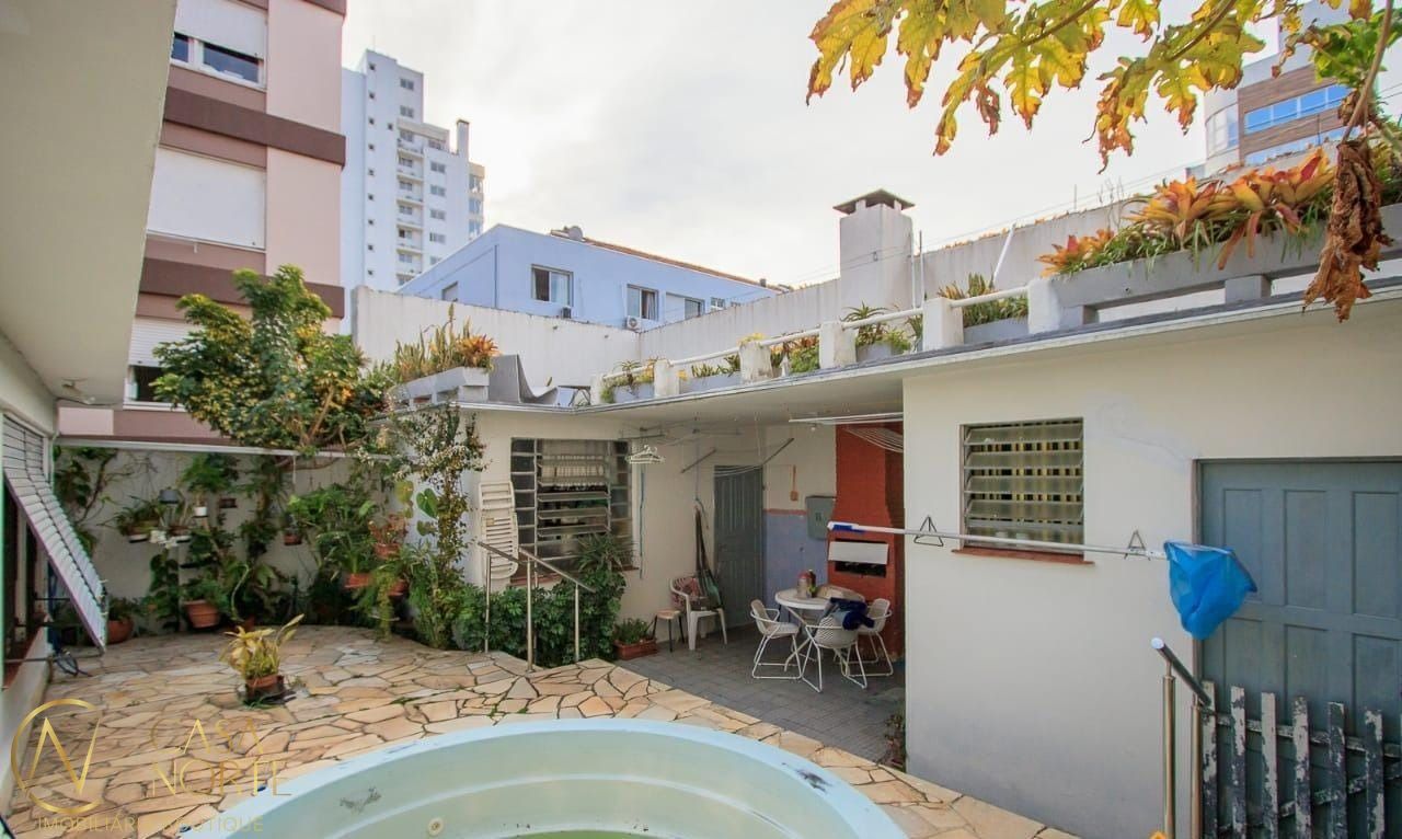 Casa à venda com 3 quartos, 222m², 3 suítes, 2 vagas, Rua José Francisco Duarte Junior no bairro Menino Deus em Porto Alegre