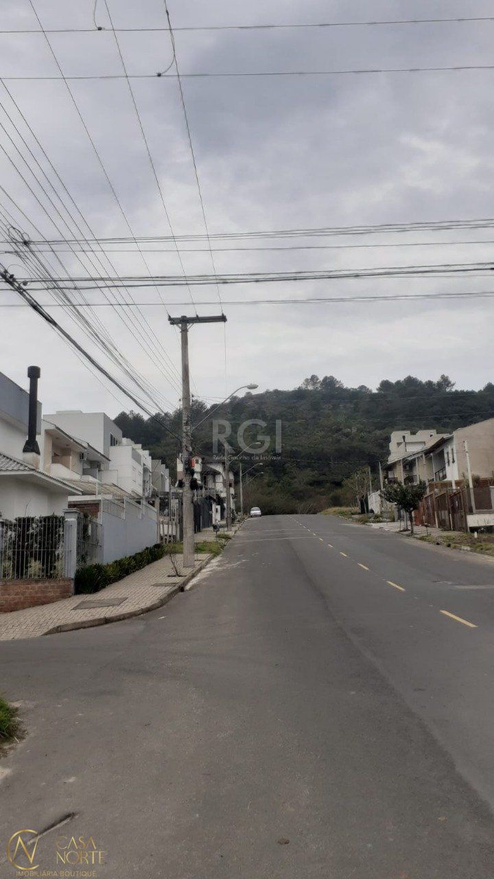 Terreno à venda  com 180m², Rua Irmão Jaime Biazus no bairro Guarujá em Porto Alegre