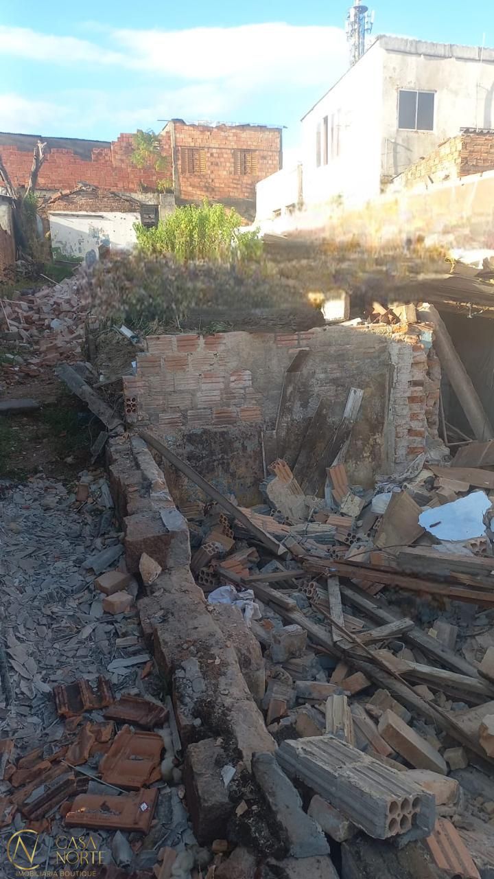 Terreno à venda  com 327m², Rua Mário de Artagão no bairro Partenon em Porto Alegre