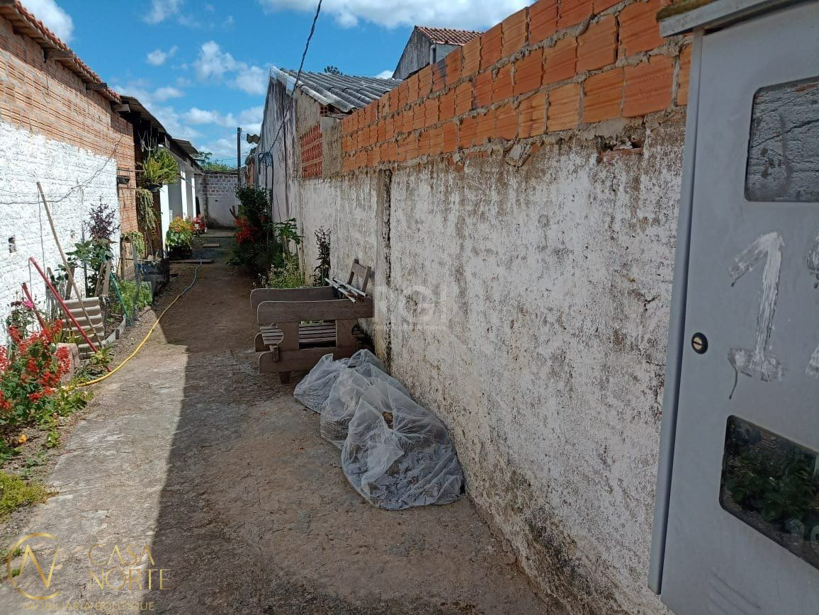 Casa à venda com 3 quartos, 140m², 1 suíte, 9 vagas, Rua Emilio Dimari no bairro Ponta Grossa em Porto Alegre