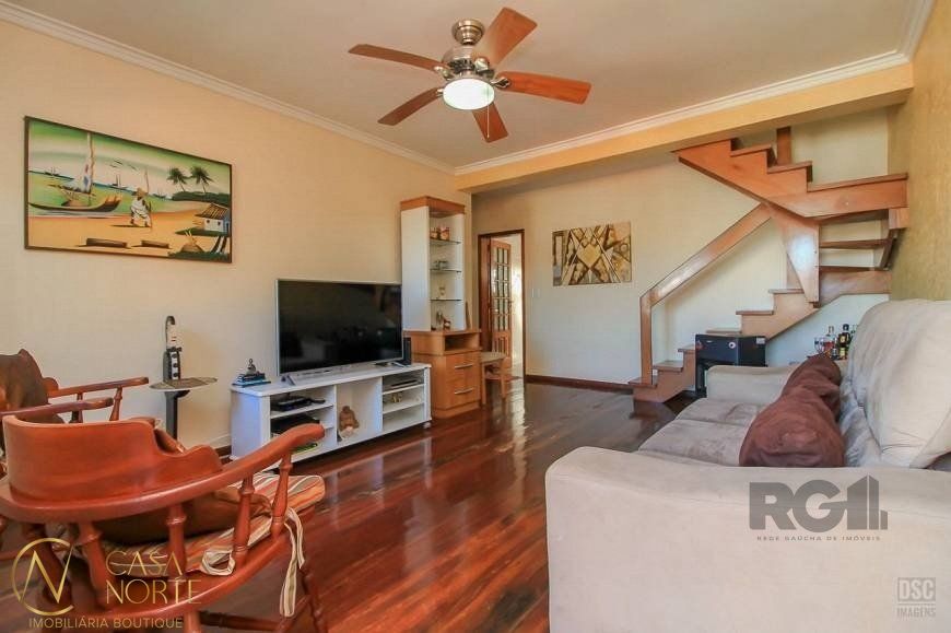 Casa à venda com 3 quartos, 205m², 1 suíte, 3 vagas, Rua Landel de Moura no bairro Tristeza em Porto Alegre