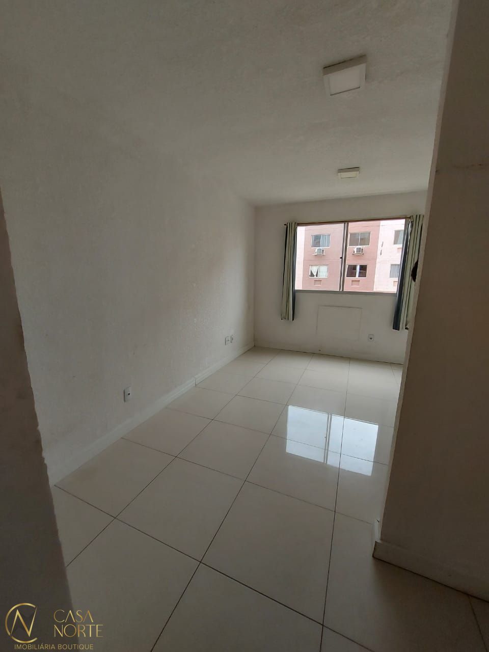 Apartamento à venda com 2 quartos, 40m², 1 vaga, Avenida Edgar Pires de Castro no bairro Hípica em Porto Alegre