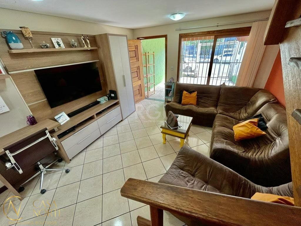 Casa à venda com 2 quartos, 100m², 1 suíte, 1 vaga, Rua Giobatta Giuseppe Petracco no bairro Vila Nova em Porto Alegre