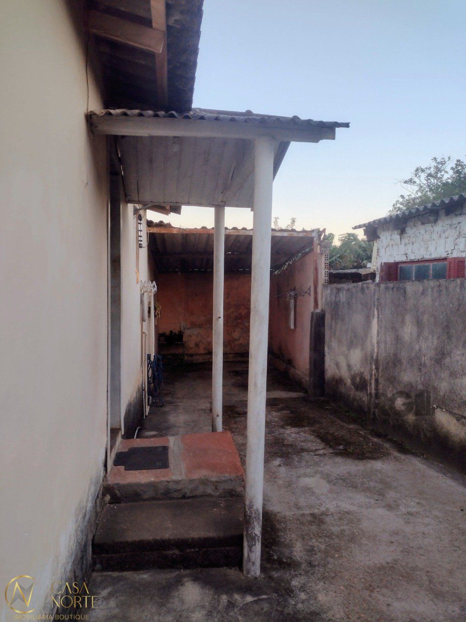 Casa à venda com 1 quarto, 128m², 2 vagas, Rua Ênio de Souza no bairro Vila Nova em Porto Alegre