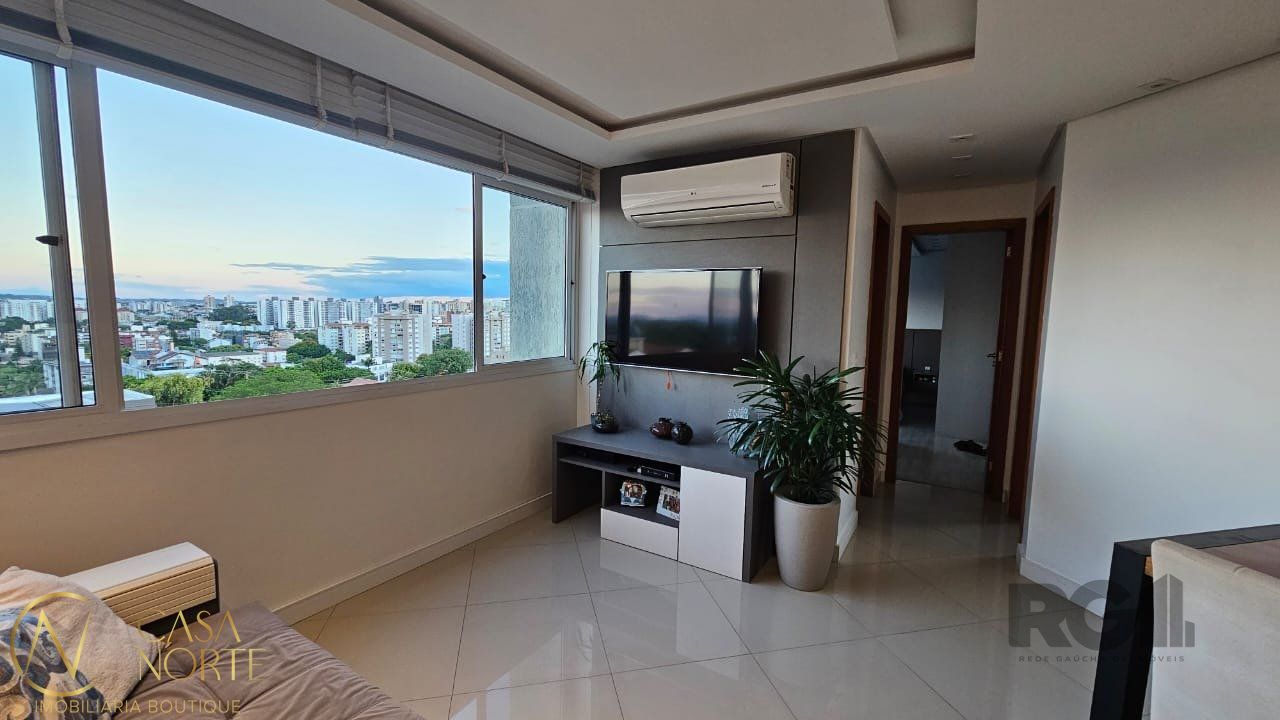 Apartamento à venda com 2 quartos, 70m², 1 suíte, 1 vaga, Rua Jaú no bairro Cristo Redentor em Porto Alegre