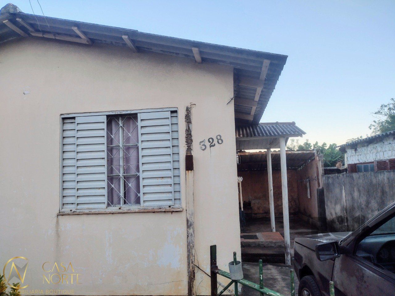 Casa à venda com 1 quarto, 128m², 2 vagas, Rua Ênio de Souza no bairro Vila Nova em Porto Alegre