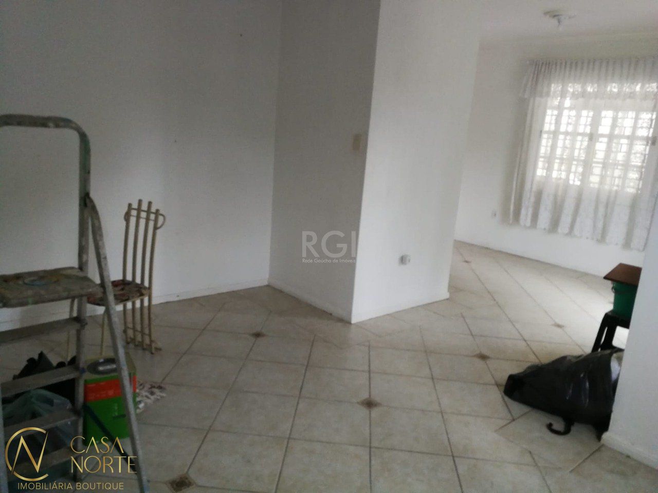 Casa à venda com 3 quartos, 170m², 3 vagas, Rua Cangussu no bairro Nonoai em Porto Alegre