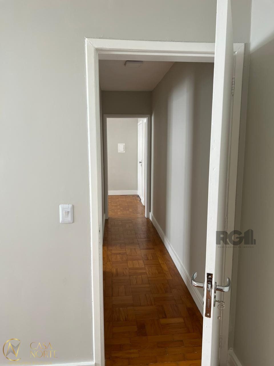 Apartamento à venda com 2 quartos, 69m², 1 vaga, Avenida Doutor Carlos Barbosa no bairro Medianeira em Porto Alegre
