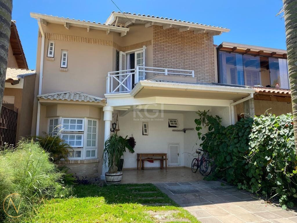Casa à venda com 2 quartos, 120m², 1 suíte, 2 vagas, Rua Guatambu no bairro Hípica em Porto Alegre