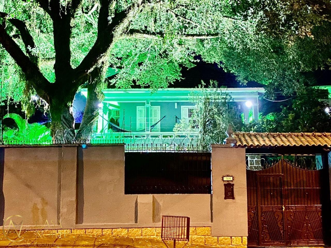 Casa à venda com 3 quartos, 181m², 1 suíte, 4 vagas, Rua dos Minuanos no bairro Espírito Santo em Porto Alegre