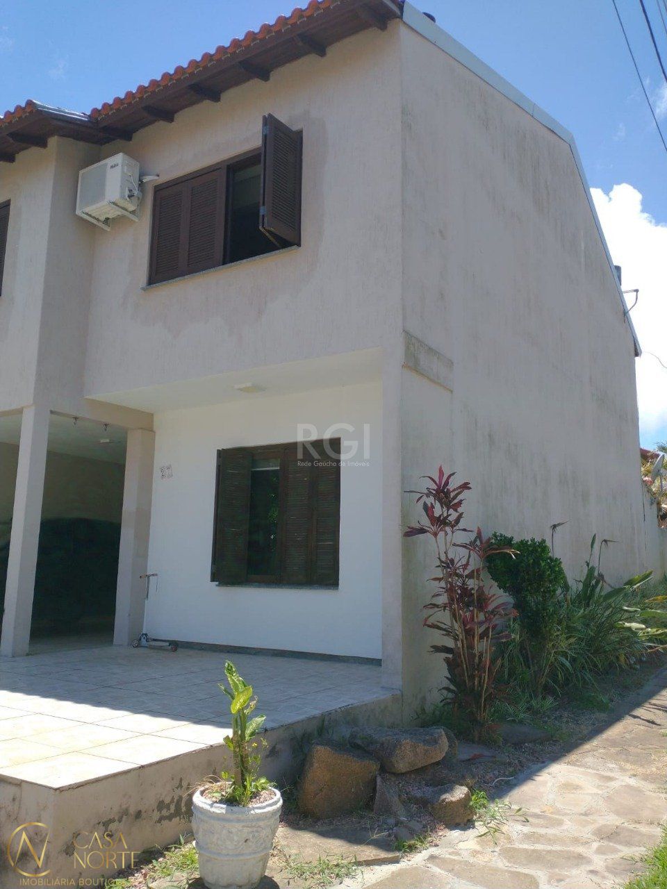Casa de Condomínio à venda com 4 quartos, 155m², 1 suíte, 2 vagas, Rua Ponciano Pacheco da Silveira no bairro Guarujá em Porto Alegre