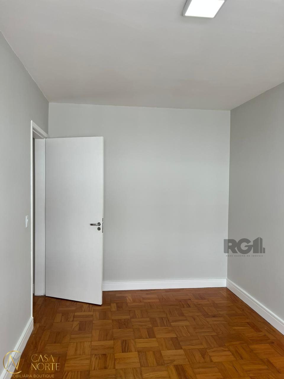 Apartamento à venda com 2 quartos, 69m², 1 vaga, Avenida Doutor Carlos Barbosa no bairro Medianeira em Porto Alegre