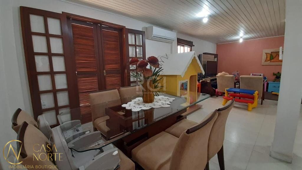 Casa à venda com 3 quartos, 2 vagas, Rua Jair de Moura Calixto no bairro Ipanema em Porto Alegre