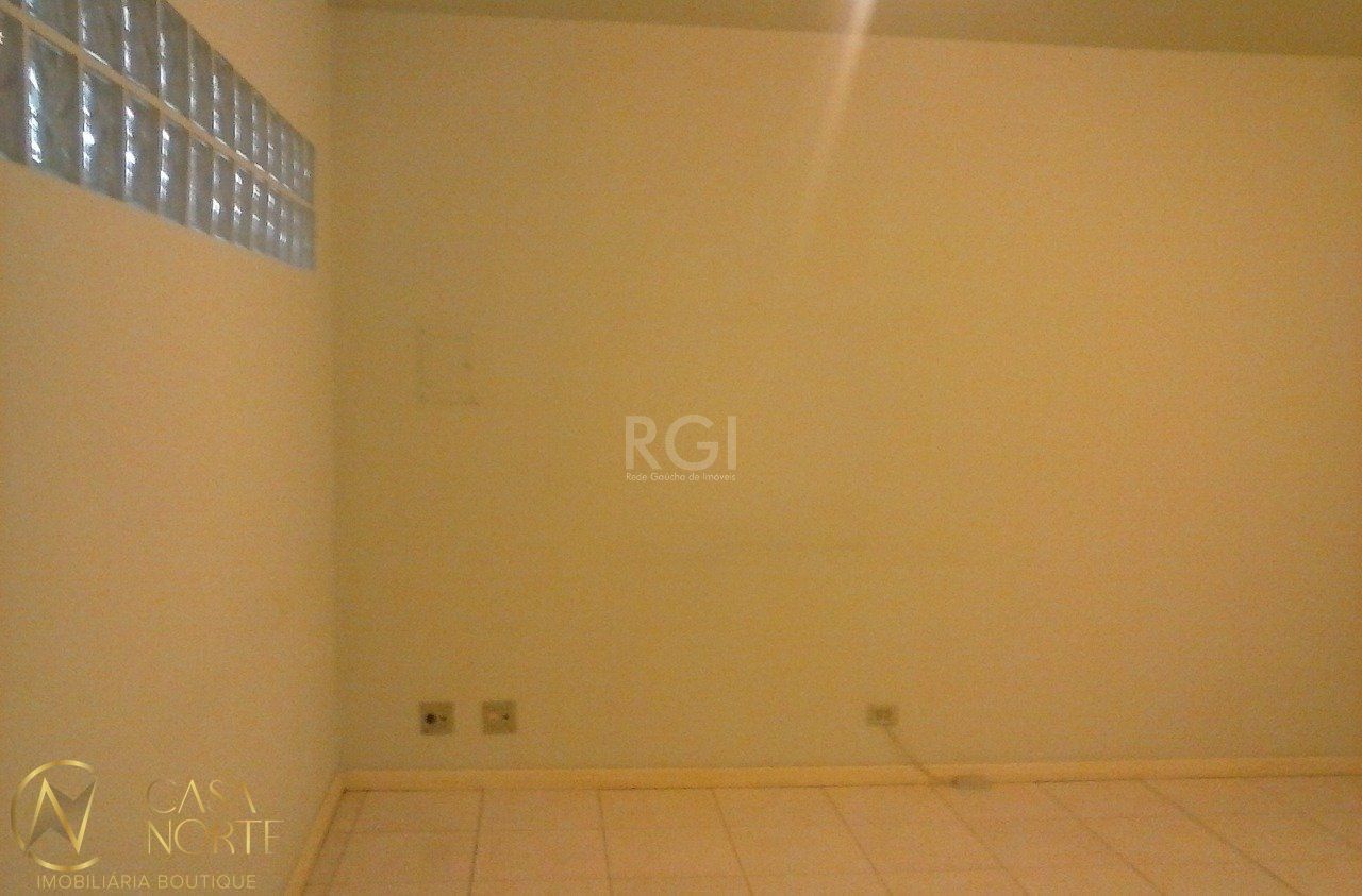 Sala Comercial à venda , 40m², Avenida Eduardo Prado no bairro Cavalhada em Porto Alegre