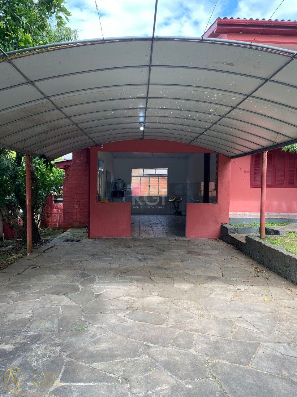 Casa à venda com 3 quartos, 230m², 1 suíte, 4 vagas, Rua Doutor Ildefonso Pinto no bairro Santa Tereza em Porto Alegre