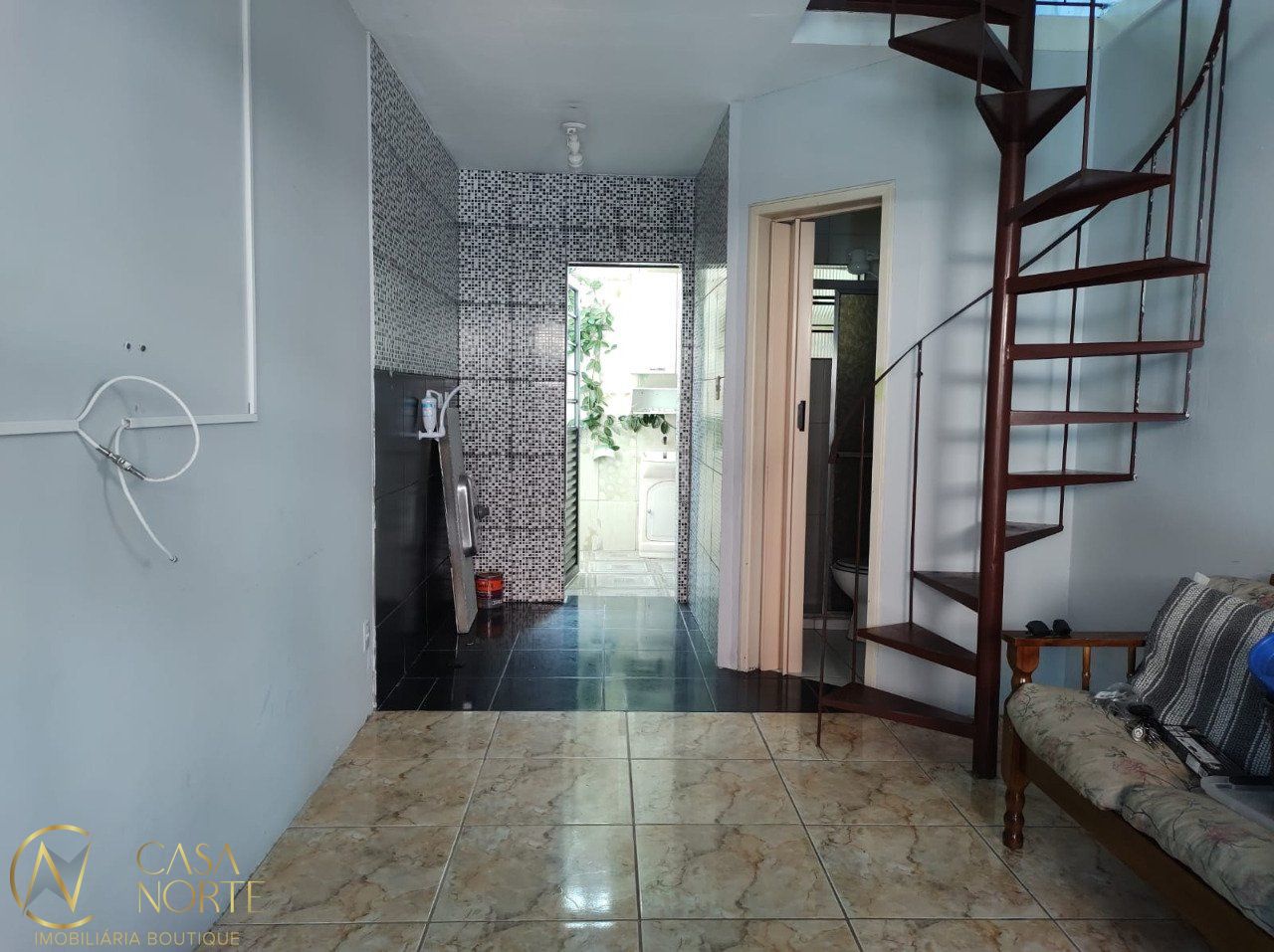 Casa de Condomínio à venda com 2 quartos, 36m², 1 vaga, Rua Jacunda no bairro Guarujá em Porto Alegre